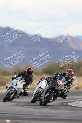 media/Nov-16-2025-Race Pace (Sun) [[8c5fa54630]]/Non Verified Riders (1st 20 Minutes)/5-Turn 15 (110pm)/